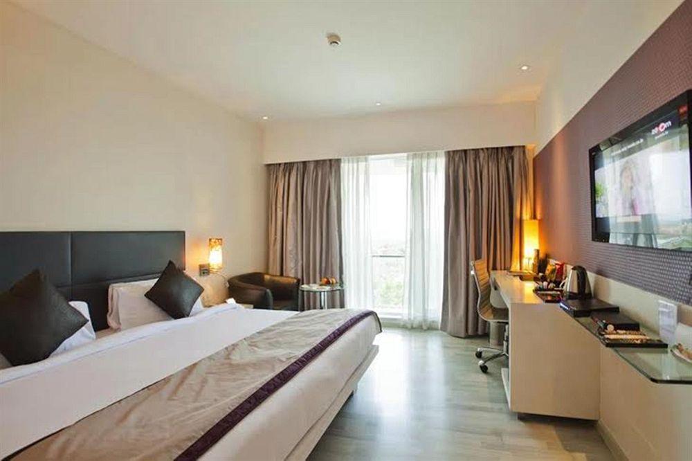 Spree Shivai Hotel Pimpri-Chinchwad Buitenkant foto