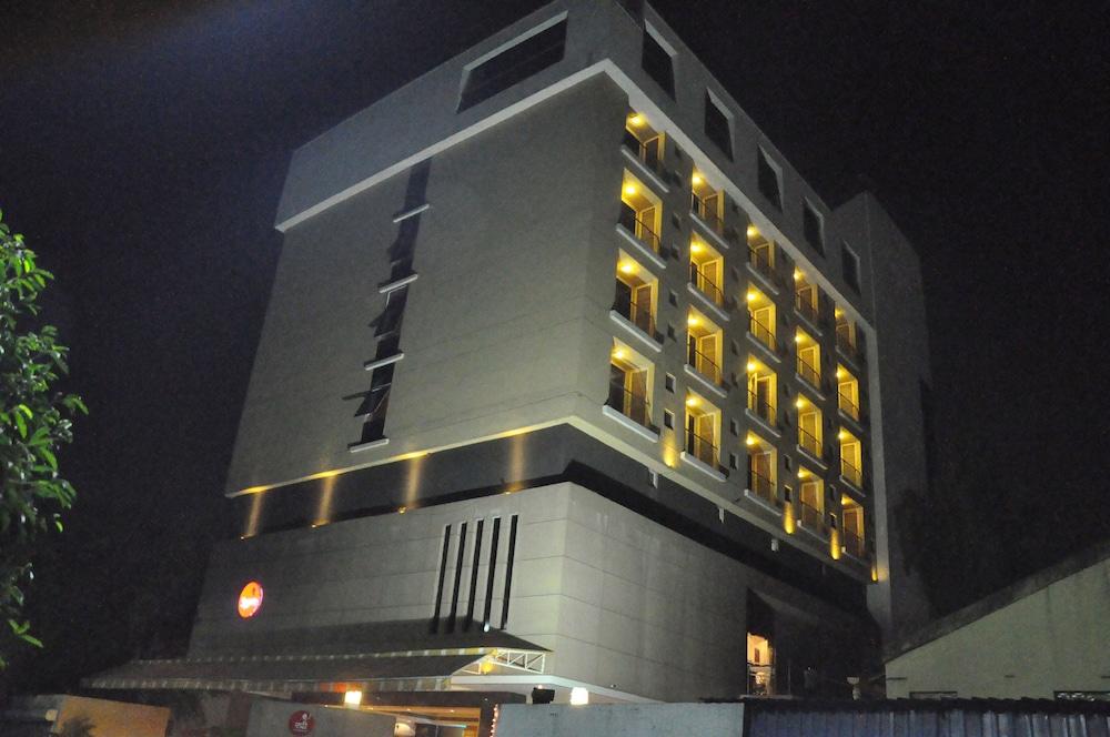 Spree Shivai Hotel Pimpri-Chinchwad Buitenkant foto