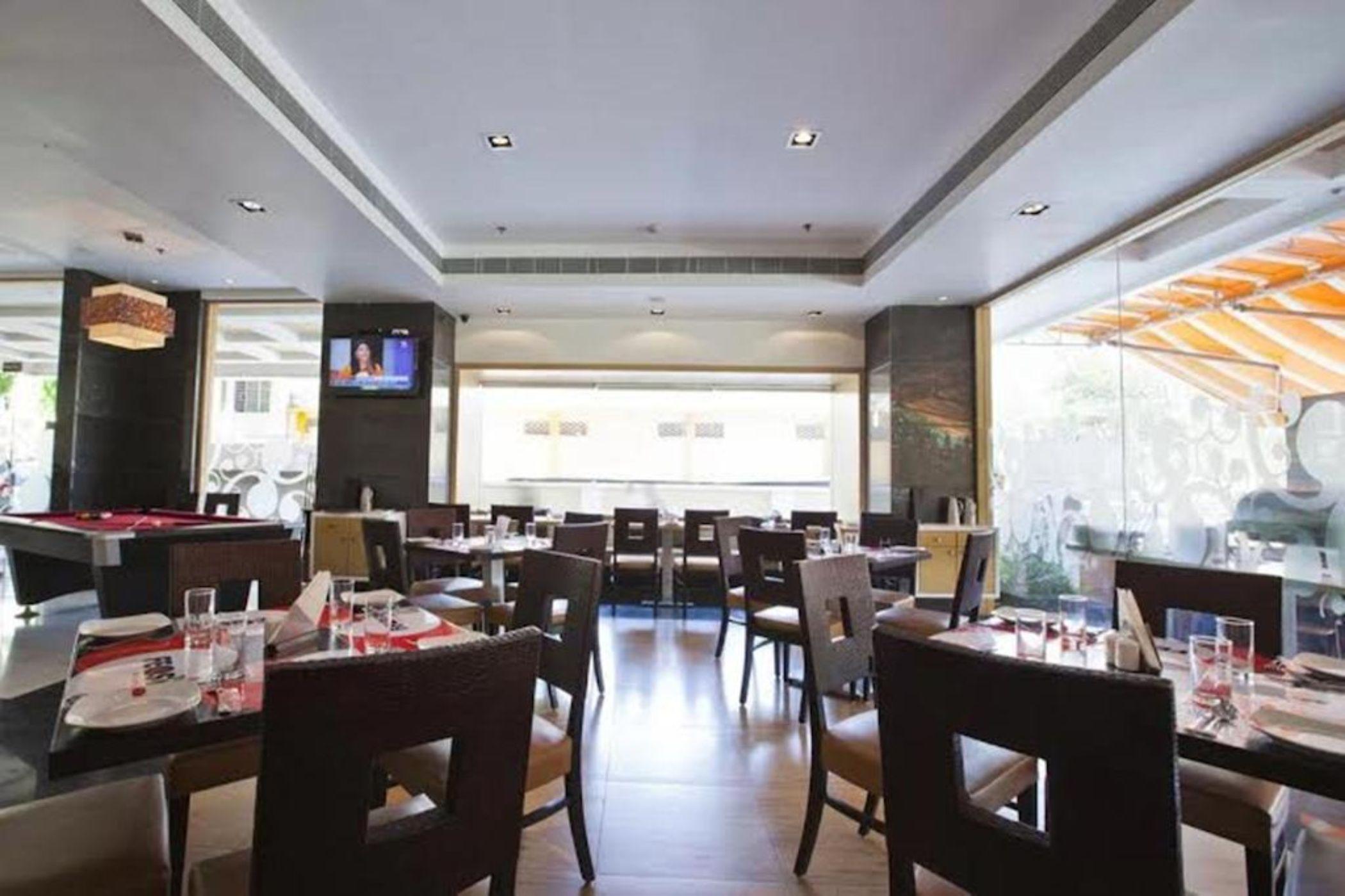 Spree Shivai Hotel Pimpri-Chinchwad Buitenkant foto