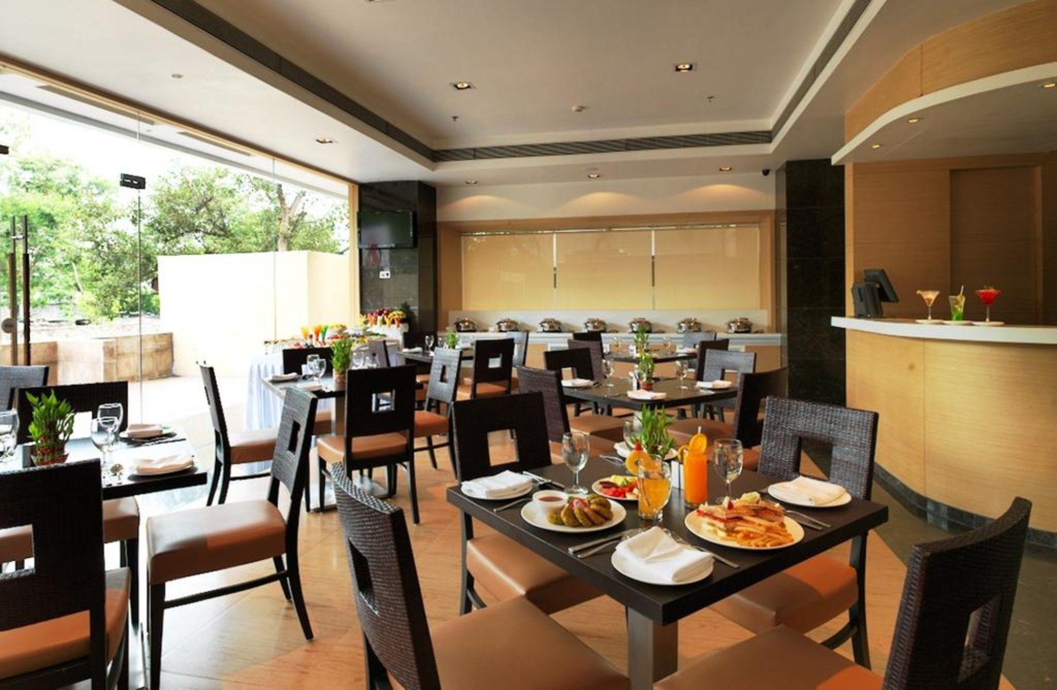 Spree Shivai Hotel Pimpri-Chinchwad Buitenkant foto