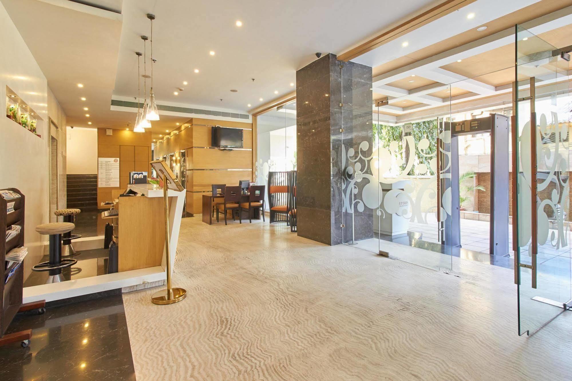 Spree Shivai Hotel Pimpri-Chinchwad Buitenkant foto